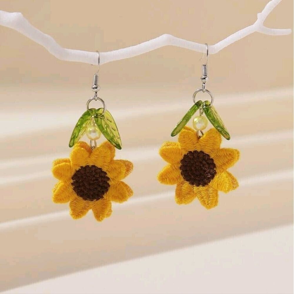 Crochet Sunflower Handmade Drop Elegant Cute Earrings Yellow Green NWT